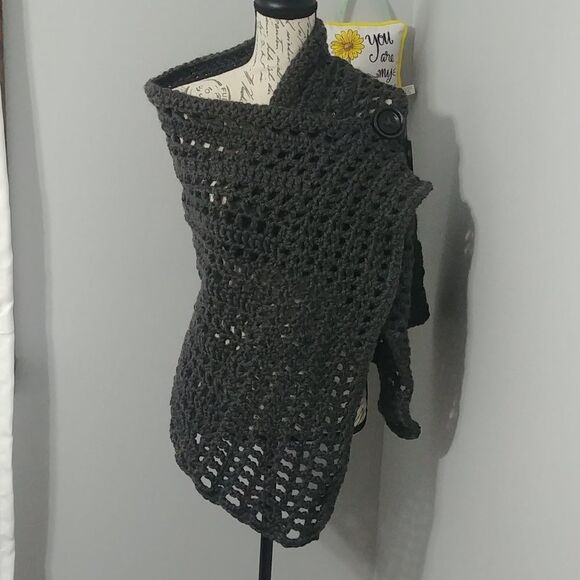 Just in! Handmade Crocheted Dark Grey Wool/Acrylic Thick & Heavy Shawl/Poncho - Picture 1 of 6
